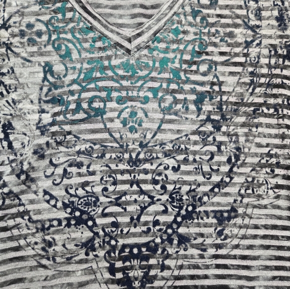 Y2K Vintage Vanity Graphic V-neck Tee - Picture 2 of 6